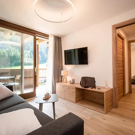 Nira Mountain Futura מלון דירות 4*