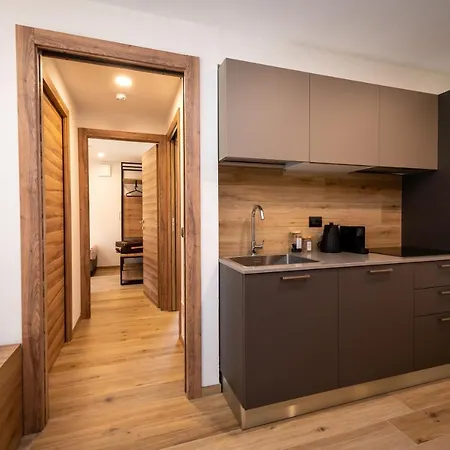 Nira Mountain Futura 4*