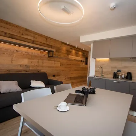 Nira Mountain Futura מלון דירות 4*