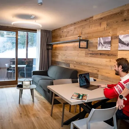 Nira Mountain Futura