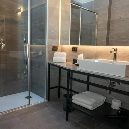 Nira Mountain Futura מלון דירות 4*