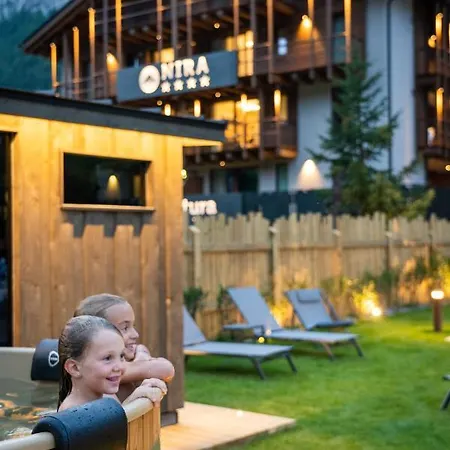 Nira Mountain Futura